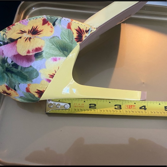 Yellow floral heels - Picture 5 of 5